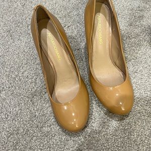 Nude pumps
